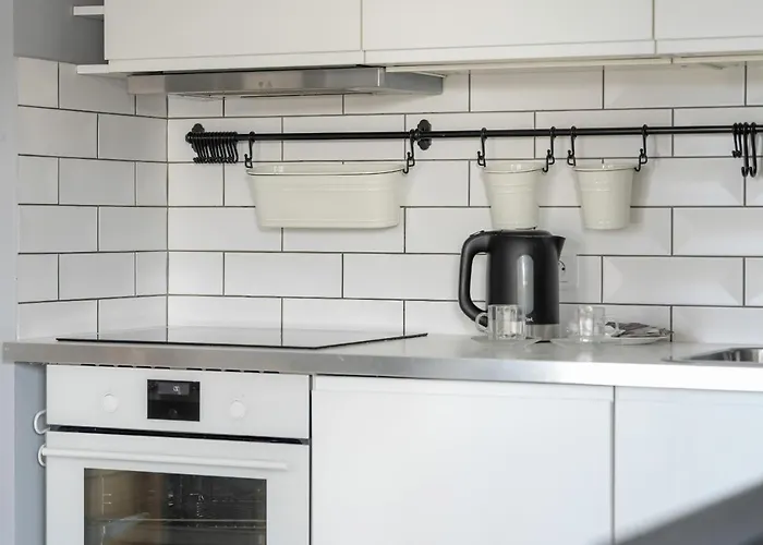 Stylish Near Hala Arena By Renters Hotel *