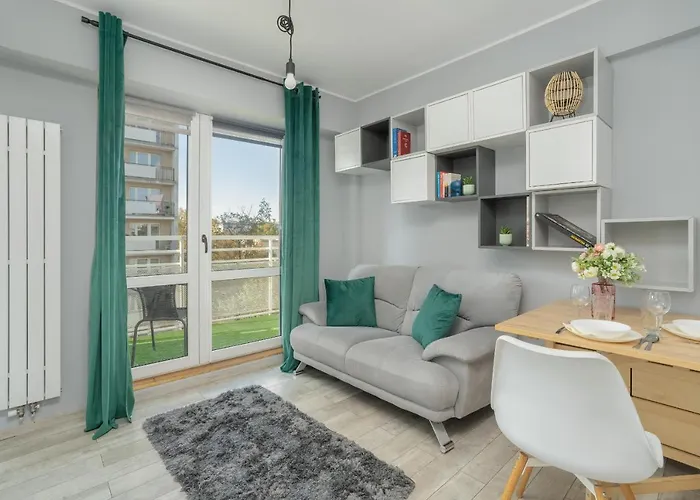 Hotel Stylish Near Hala Arena By Renters