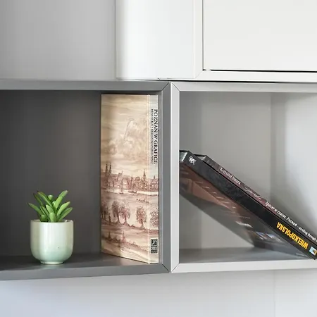 Hotel Stylish Near Hala Arena By Renters *