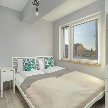 Stylish Near Hala Arena By Renters بوزنان