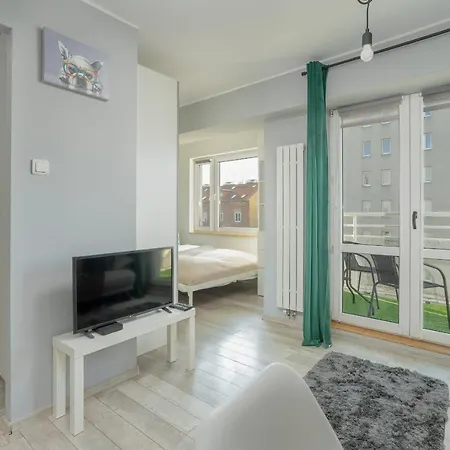 Stylish Near Hala Arena By Renters بوزنان